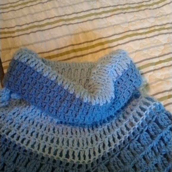 Hand made poncho - Picture 2 of 3